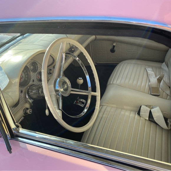 Welcome inside my closet ✨ - Picture 1 of 6